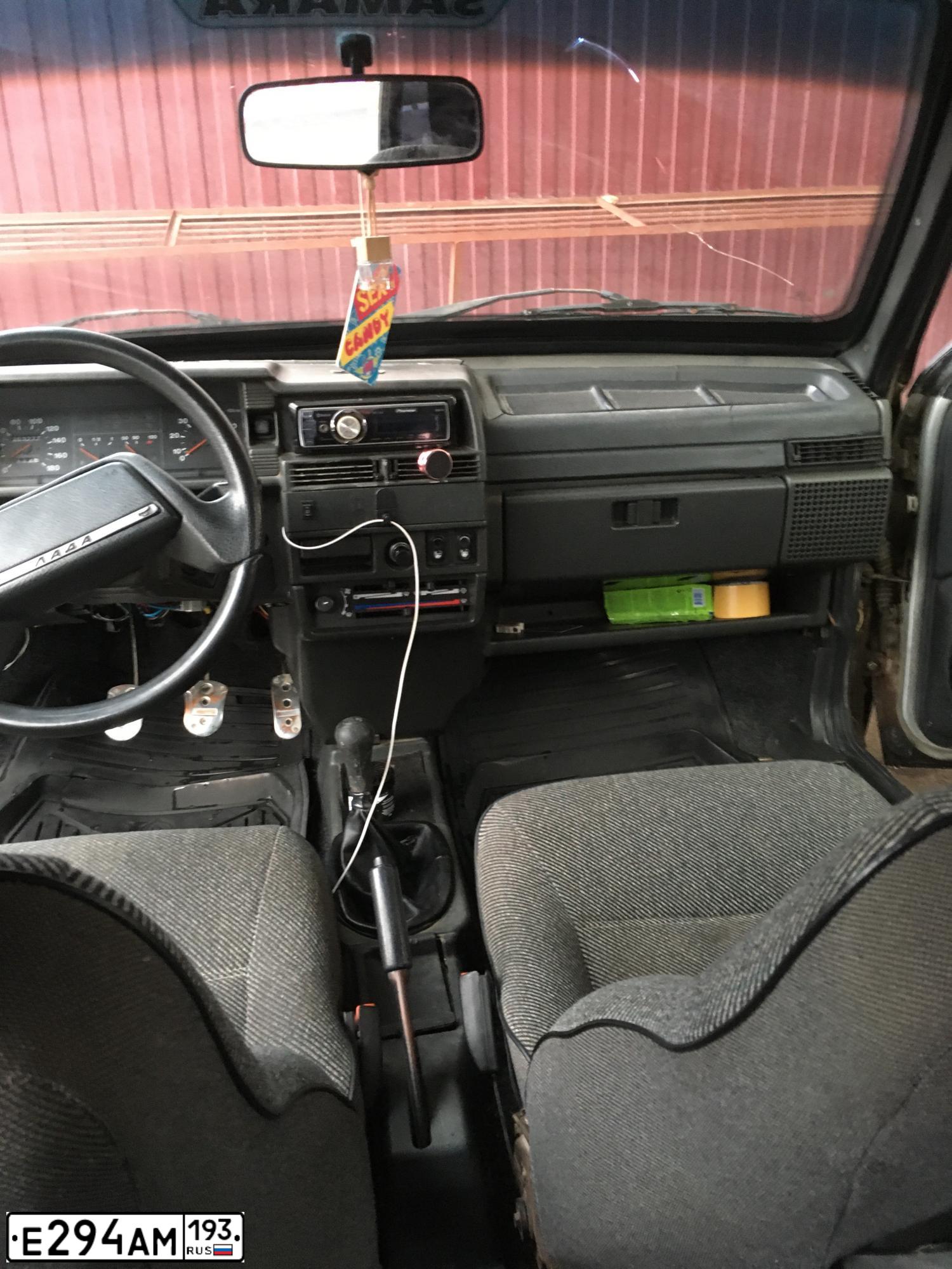 Фото автомобиля LADA 2109 SAMARA, 2001 — госномер Т113СВ193. Цвет: СВЕТЛО-СЕРЕБРИСТЫЙ МЕТАЛЛ