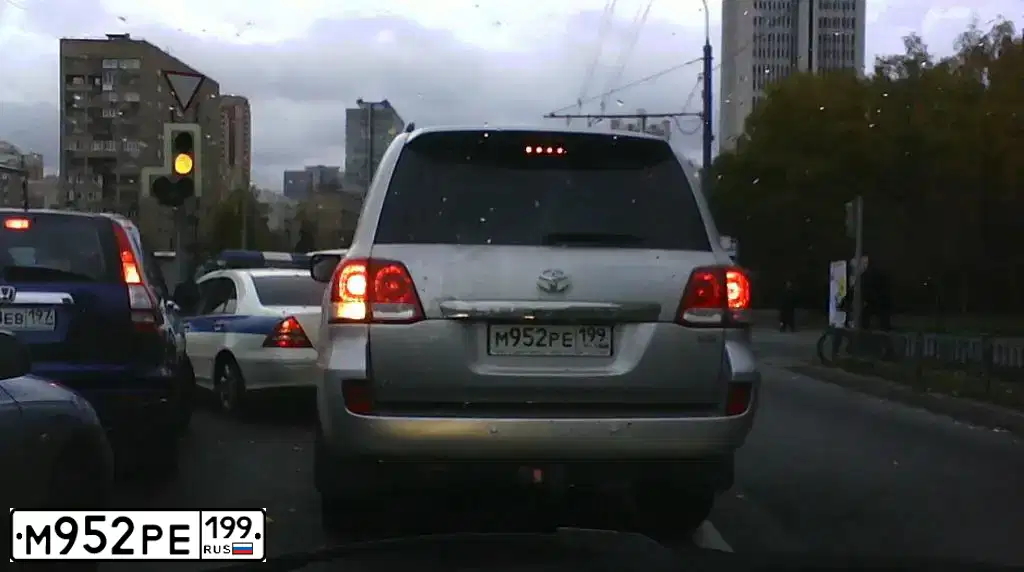 Фото автомобиля TOYOTA LANDCRUISER 200, 2008 — госномер М952РЕ199. Цвет: СЕРЫЙ МЕТАЛЛИК