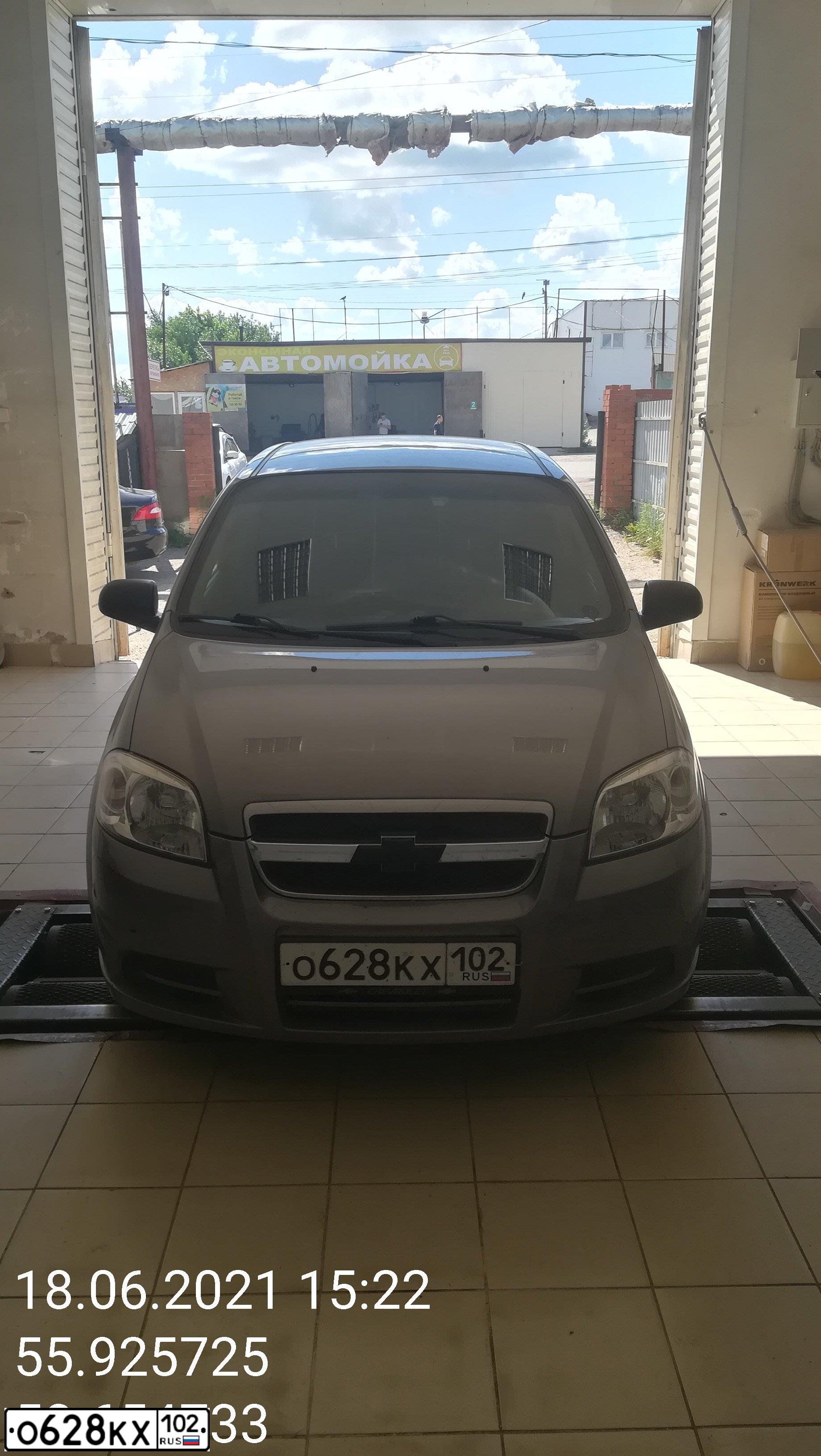 Фото автомобиля CHEVROLET AVEO, 2011 — госномер О628КХ102. Цвет: СЕРЫЙ