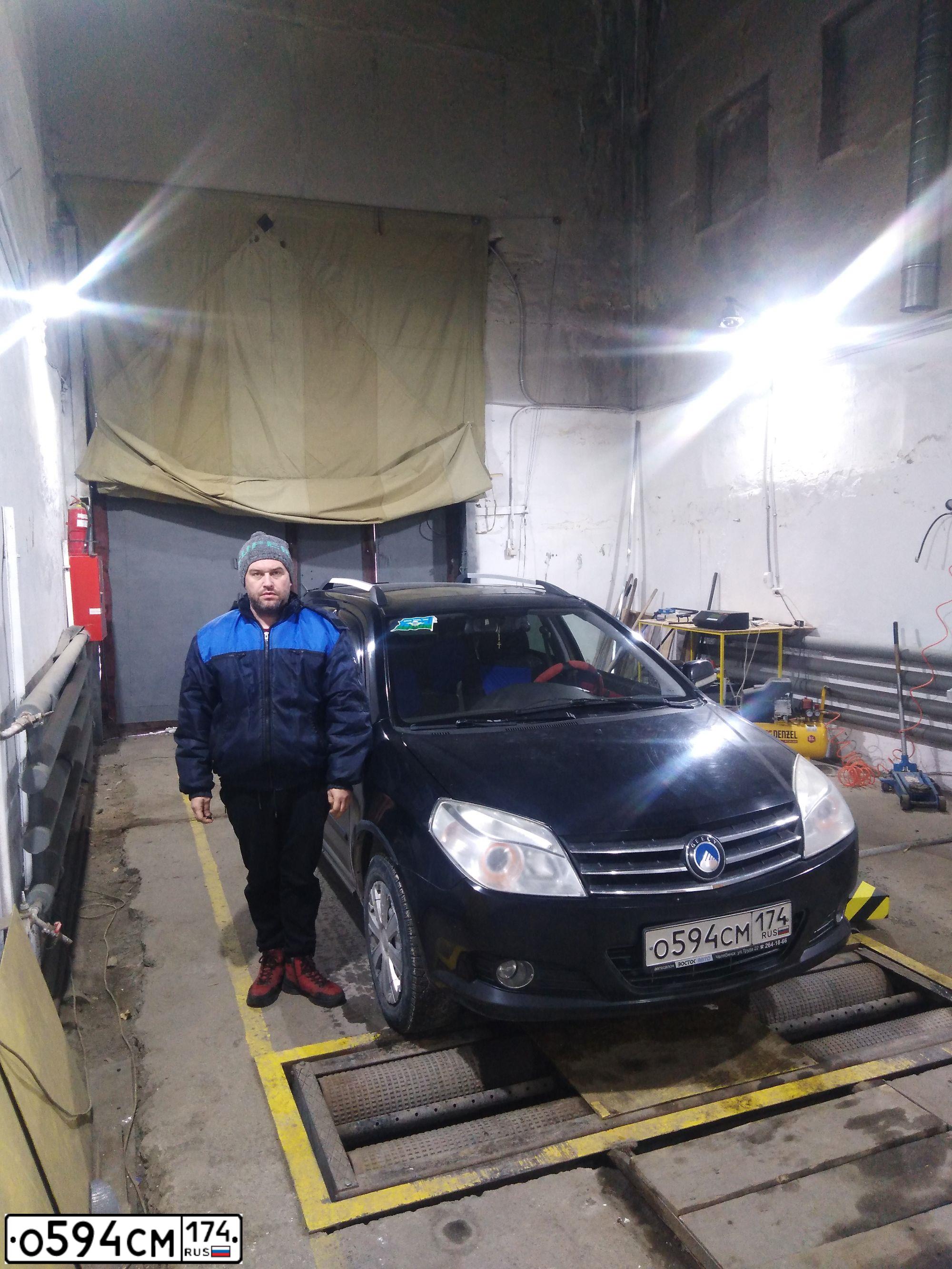 Фото автомобиля GEELY MK CROSS, 2012 — госномер О594СМ174. Цвет: ЧЕРНЫЙ