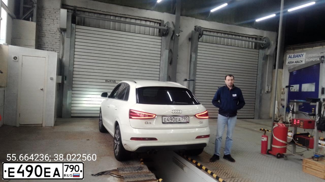 Фото автомобиля AUDI Q3, 2013 — госномер Е490ЕА790. Цвет: Белый
