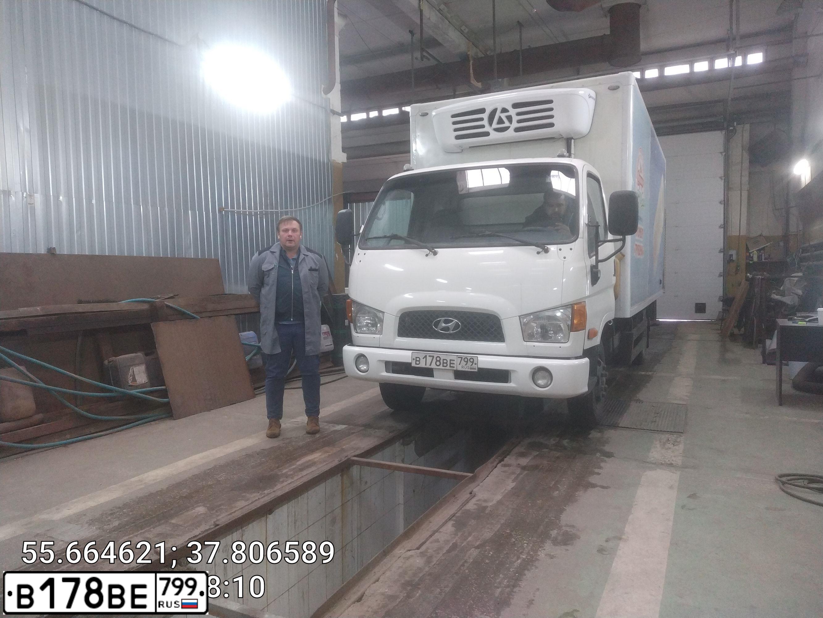 Фото автомобиля HYUNDAI MIGHTY, 2011 — госномер У284СН190. Цвет: Белый