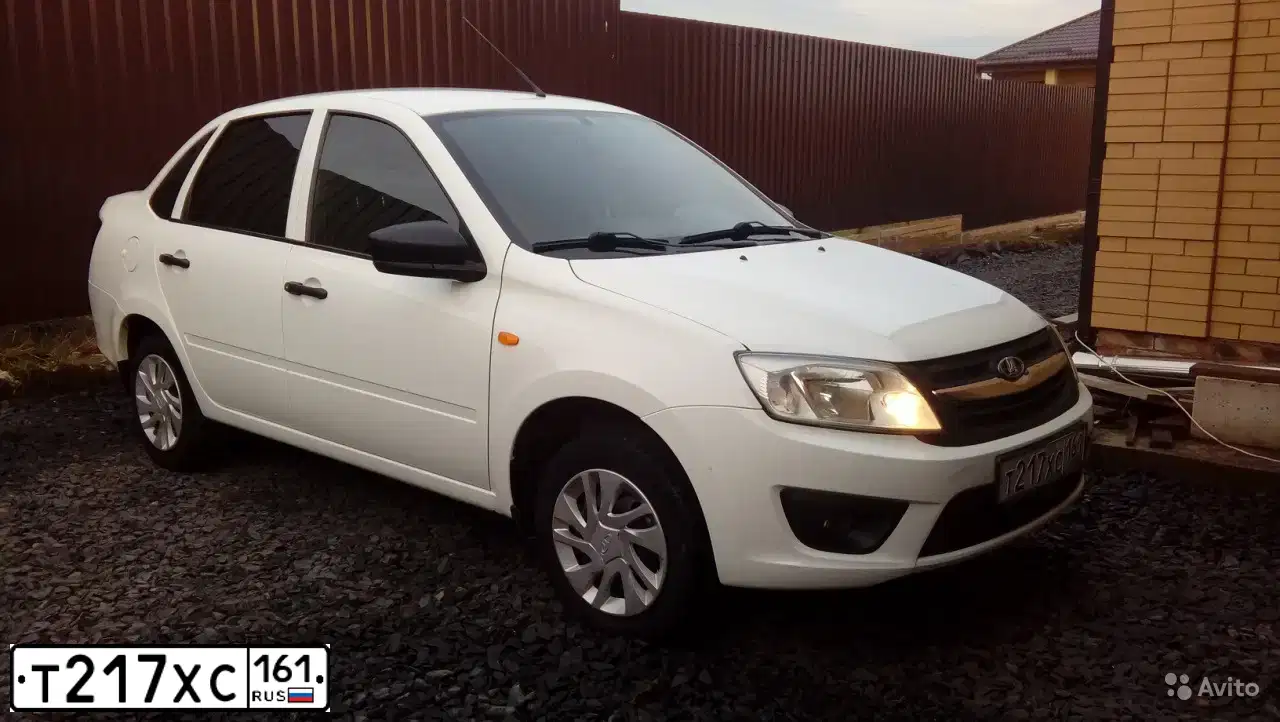 Фото автомобиля LADA 2190 GRANTA, 2016 — госномер Т217ХС161. Цвет: БЕЛЫЙ