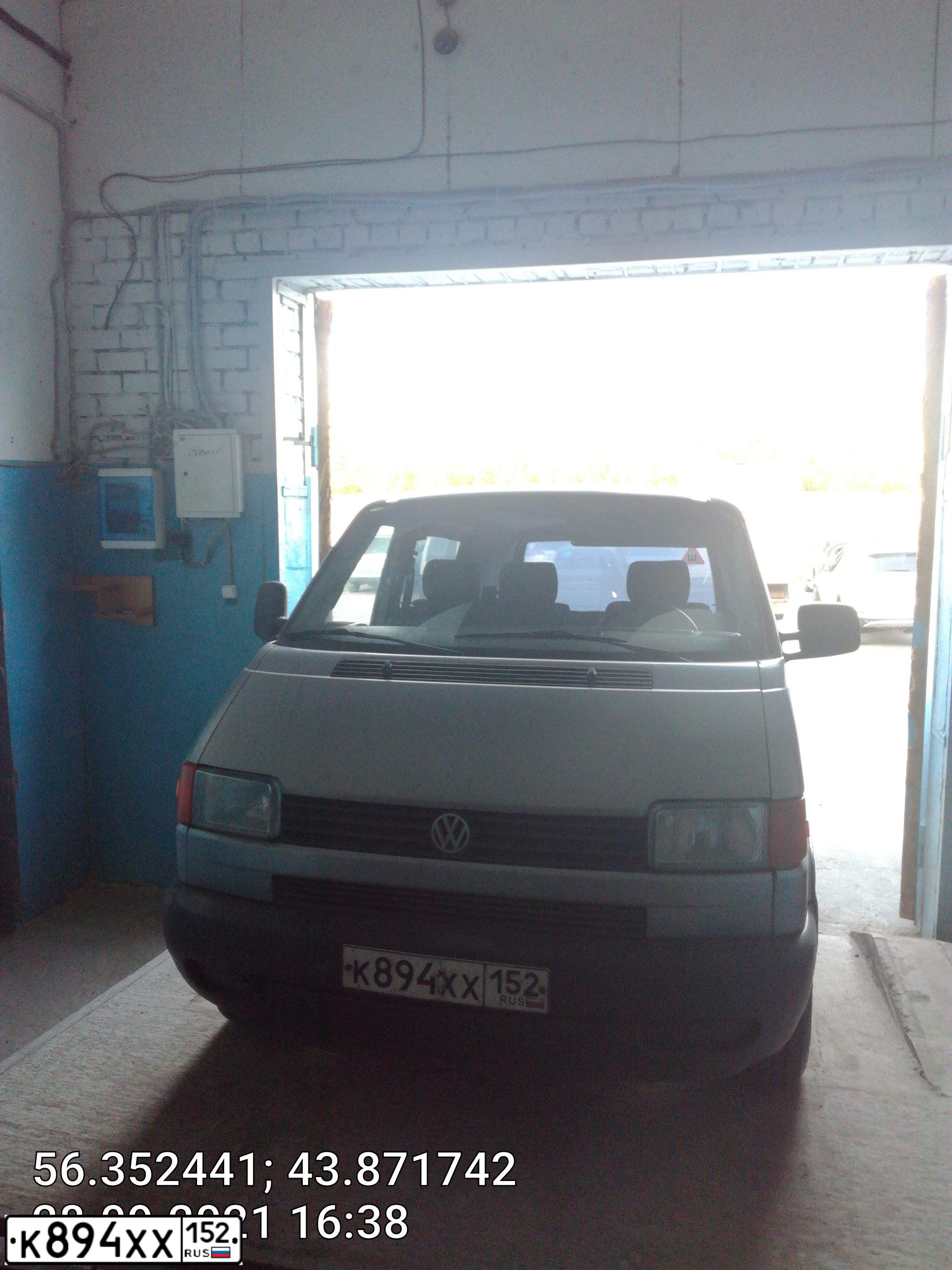 Фото автомобиля VOLKSWAGEN TRANSPORTER, 2000 — госномер О414СО33. Цвет: СЕРЫЙ