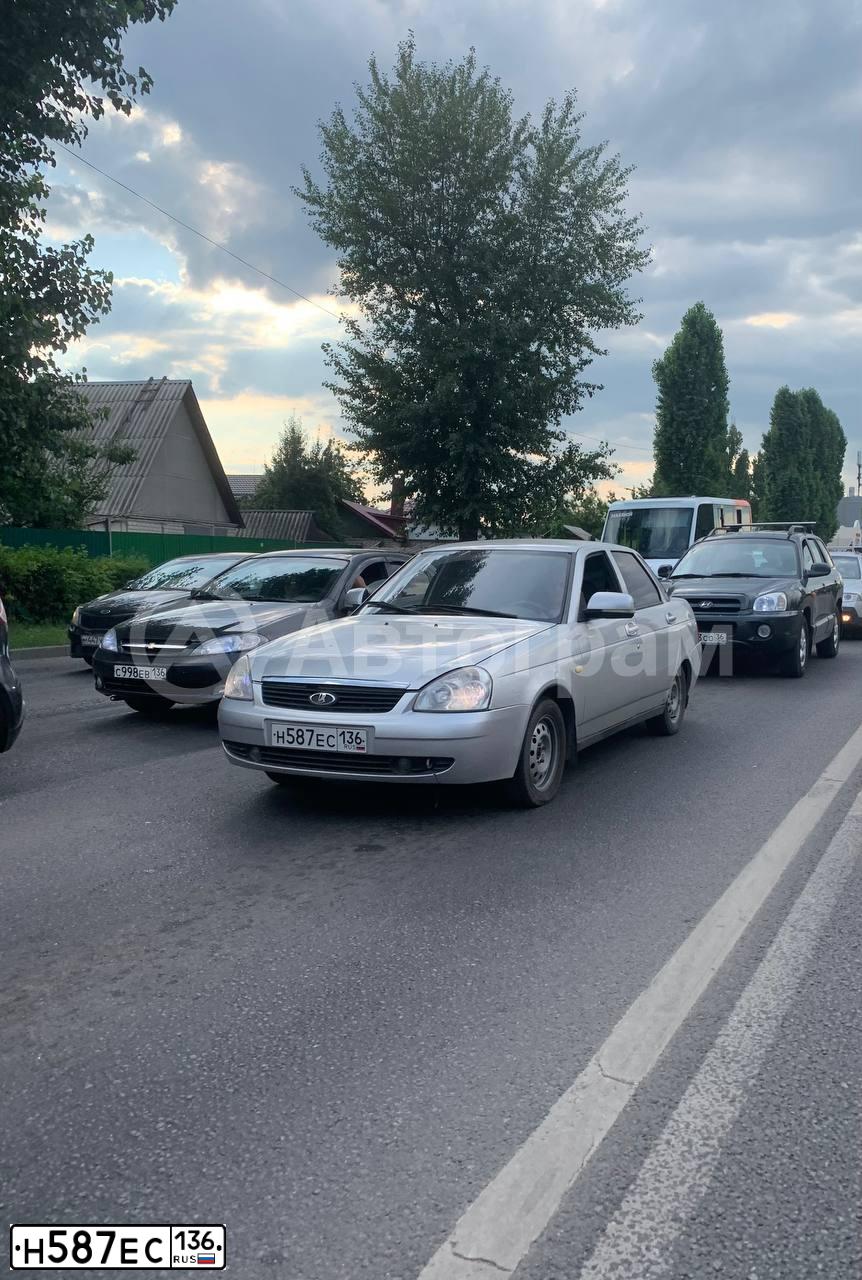 Фото автомобиля LADA 2170 PRIORA, 2007 — госномер Х312НС36. Цвет: СВЕТЛО-СЕРЕБРИСТЫЙ МЕТАЛЛ