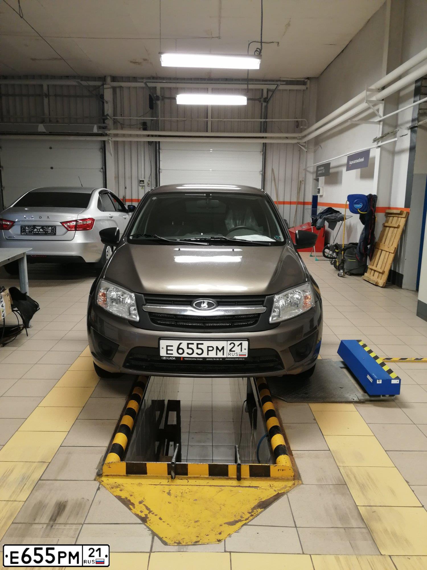 Фото автомобиля LADA GRANTA, 2016 — госномер У989АС58. Цвет: Золотисто-коричневый