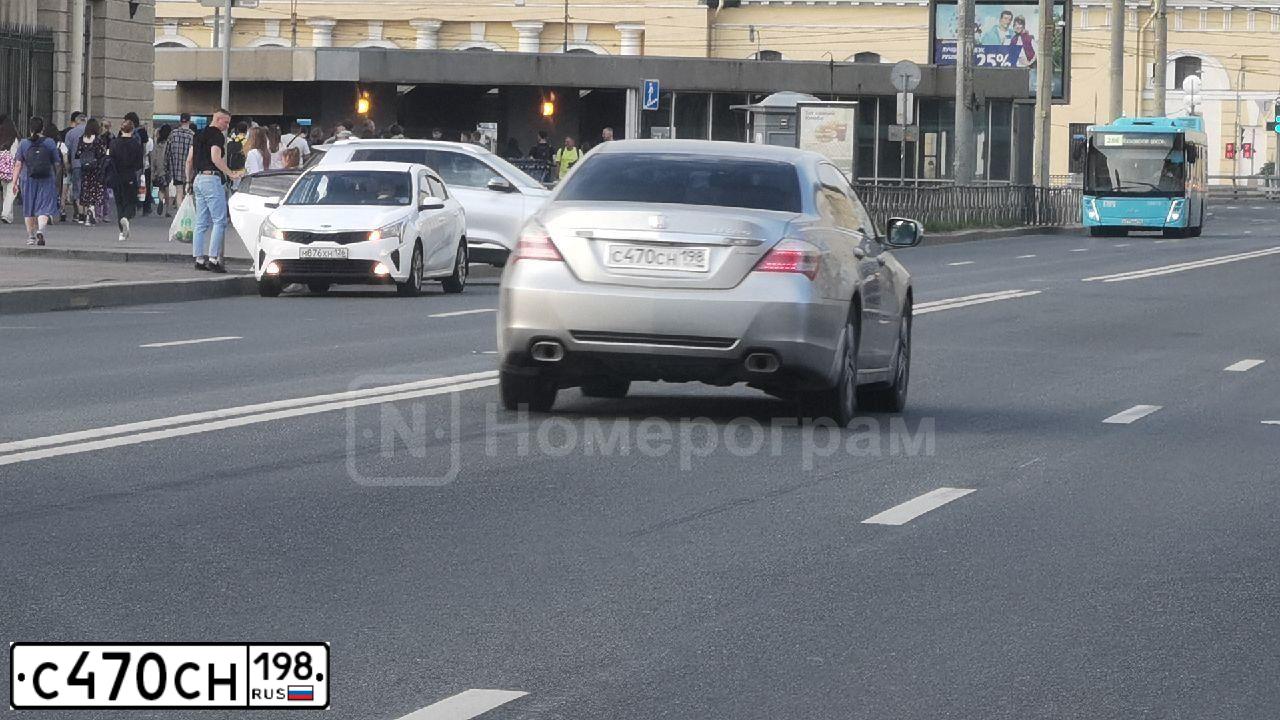 Фото автомобиля HONDA LEGEND, 2008 — госномер С470СН198. Цвет: Серебристый