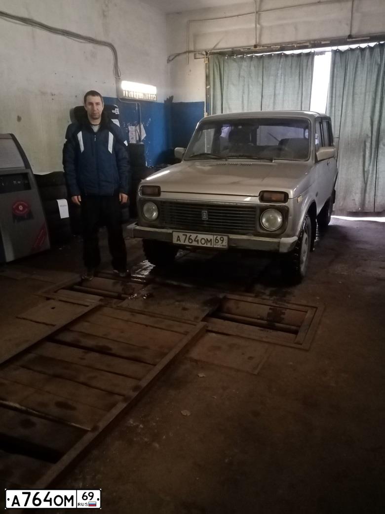 Фото автомобиля LADA 2131 NIVA, 2000 — госномер О714ОВ99. Цвет: СЕРЕБРИСТО-ЗОЛОТОЙ
