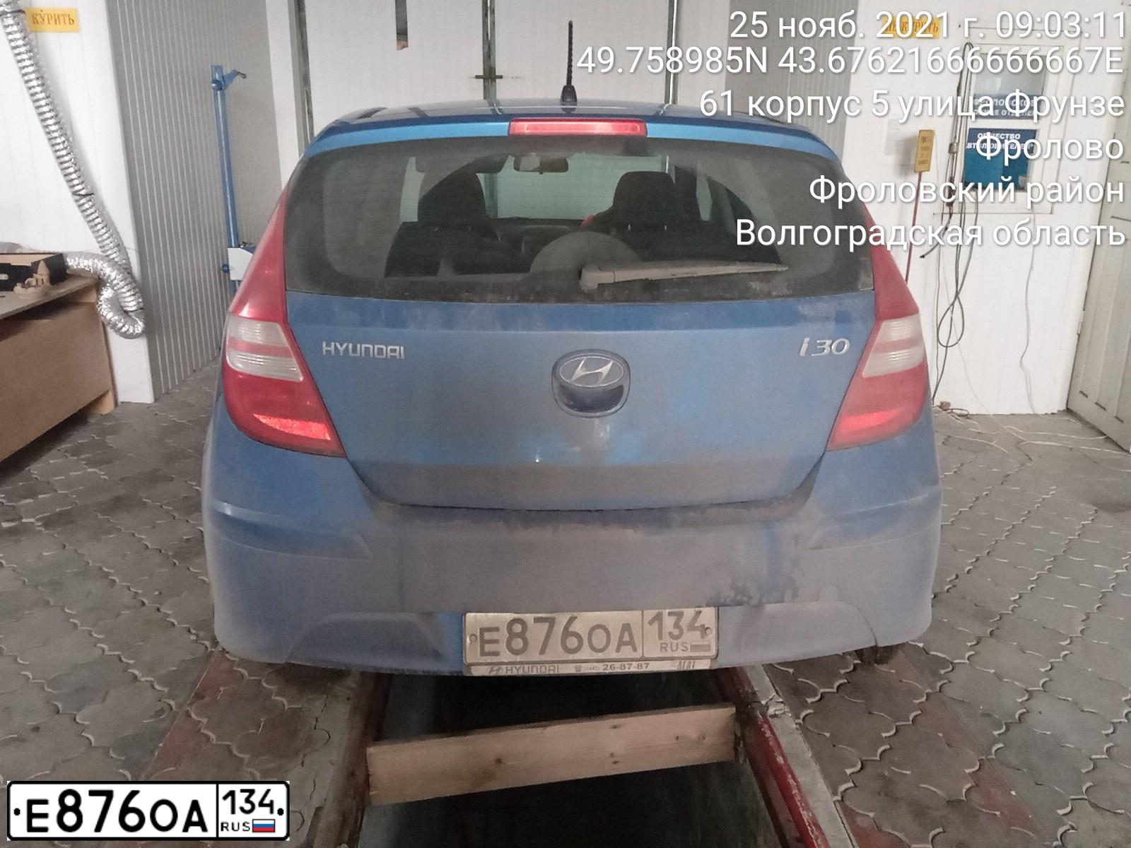 Фото автомобиля HYUNDAI I30, 2010 — госномер Е876ОА134. Цвет: СИНИЙ
