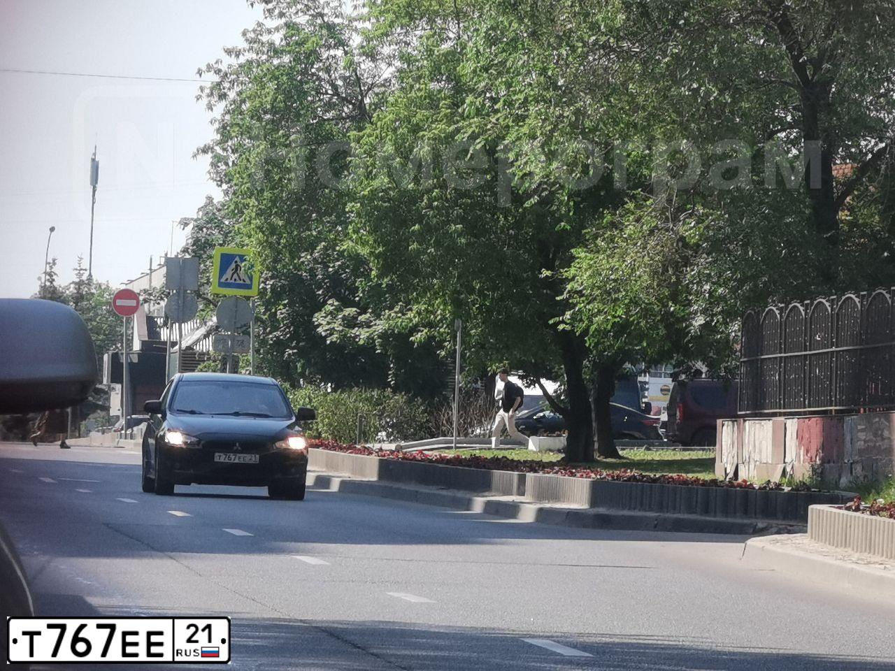 Фото автомобиля MITSUBISHI LANCER, 2008 — госномер М333РМ198. Цвет: ЧЕРНЫЙ