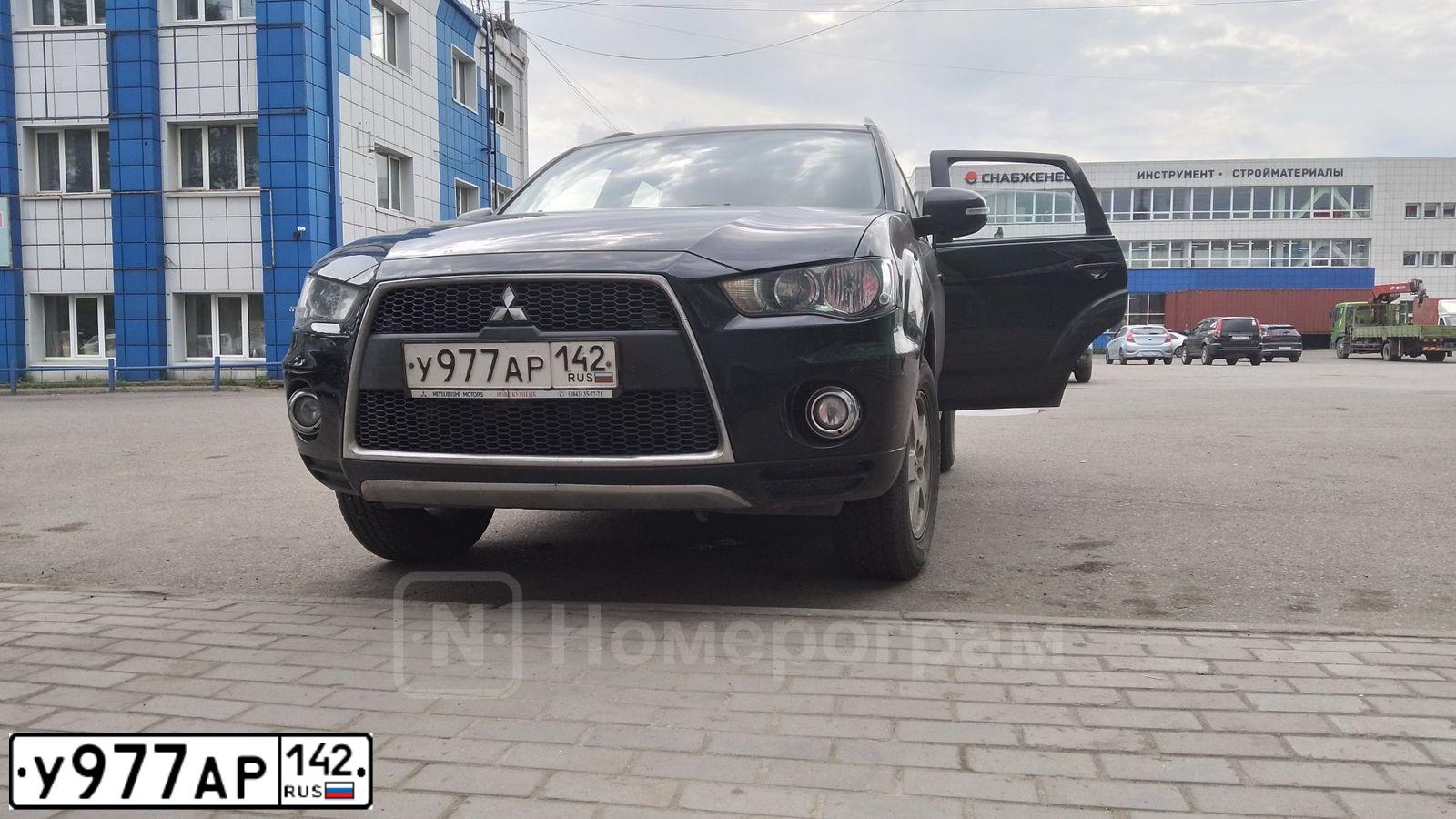 Фото автомобиля MITSUBISHI OUTLANDER, 2011 — госномер У977АР142. Цвет: ЧЕРНЫЙ