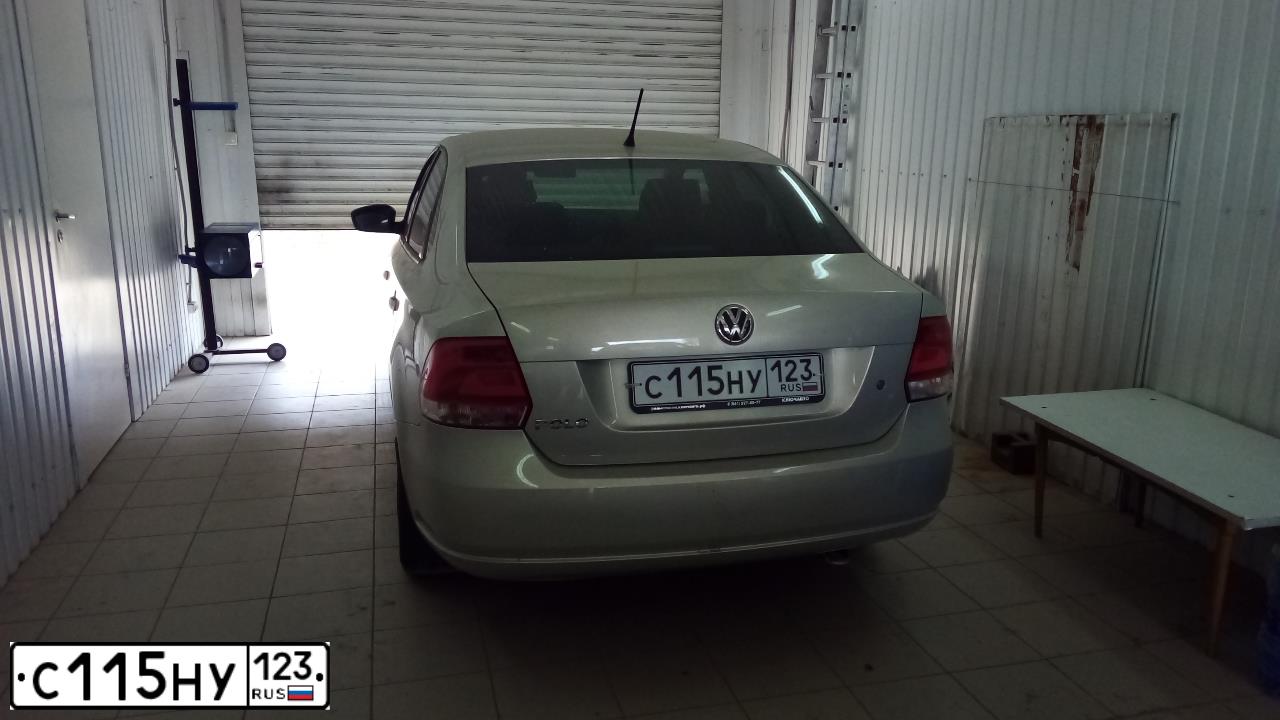 Фото автомобиля VOLKSWAGEN POLO, 2014 — госномер У100АА116. Цвет: КОРИЧНЕВЫЙ