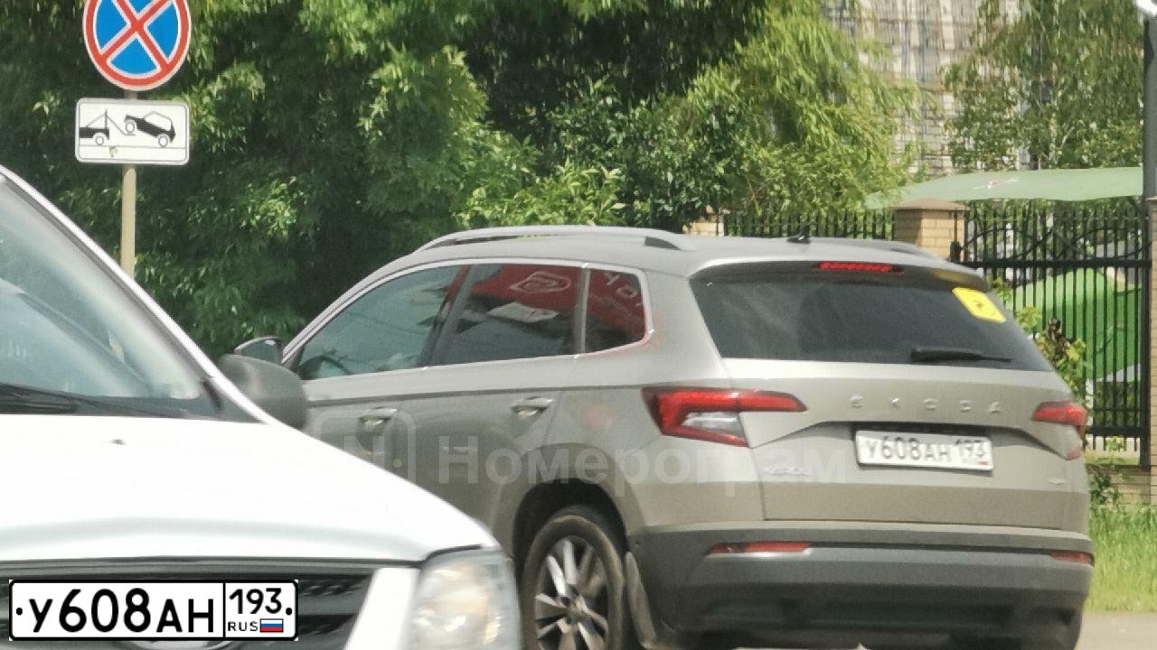 Фото автомобиля TOYOTA MATRIX, 2003 — госномер С007ЕА23. Цвет: СЕРЕБРИСТЫЙ