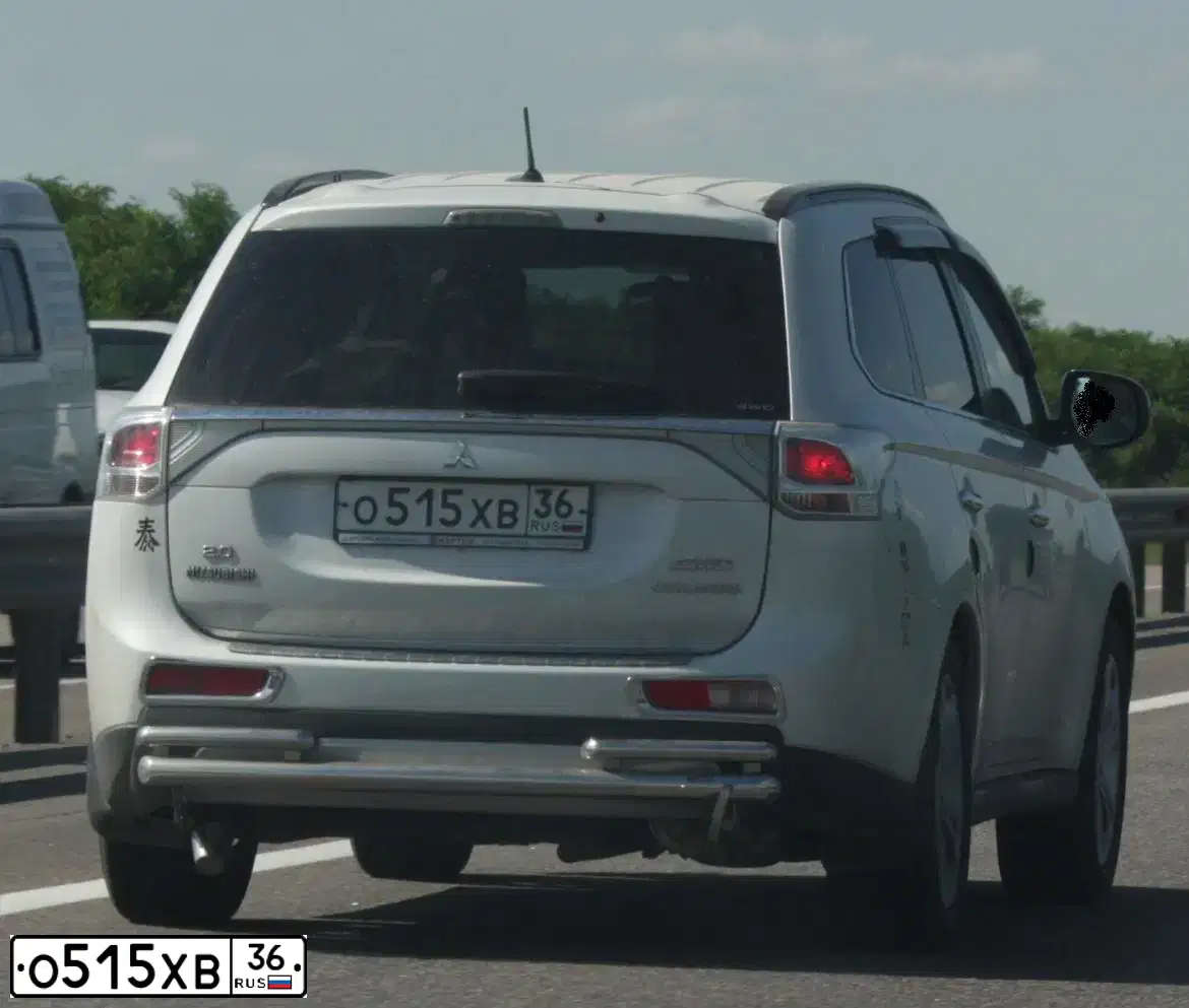Фото автомобиля MITSUBISHI OUTLANDER, 2013 — госномер О515ХВ36. Цвет: Белый