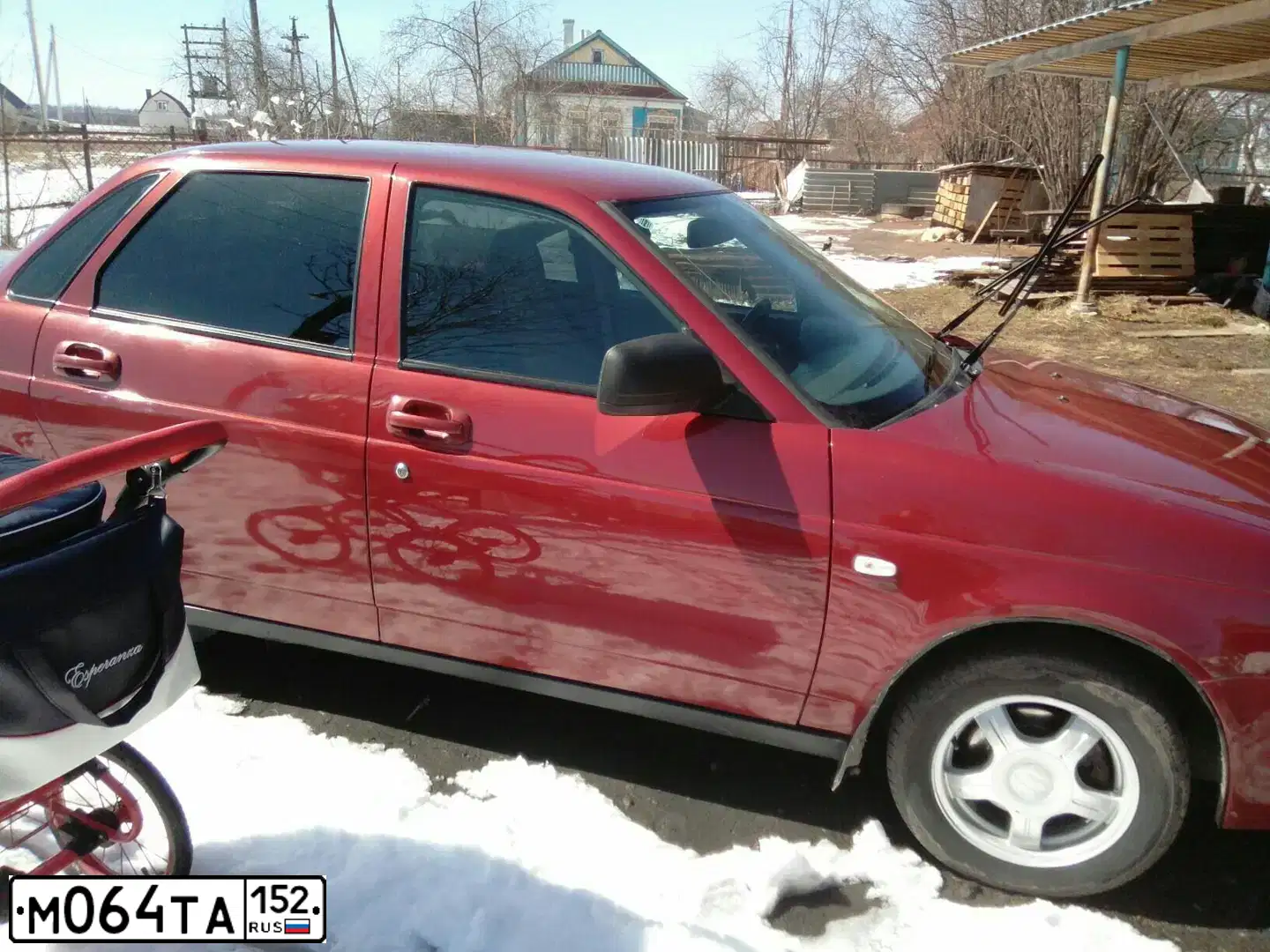 Фото автомобиля LADA 2170 PRIORA, 2010 — госномер М064ТА152. Цвет: Красный