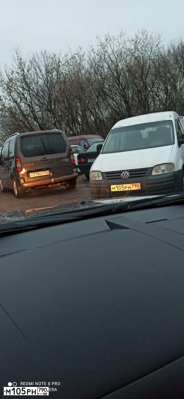 Фото автомобиля VOLKSWAGEN CADDY, 2008 — госномер Е346УА797. Цвет: Белый