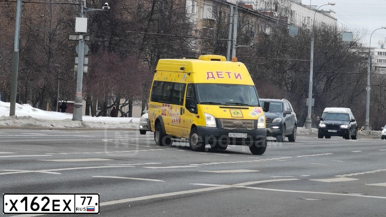 Фото автомобиля CHEVROLET CAPTIVA, 2013 — госномер Х162ЕХ77. Цвет: БЕЛЫЙ