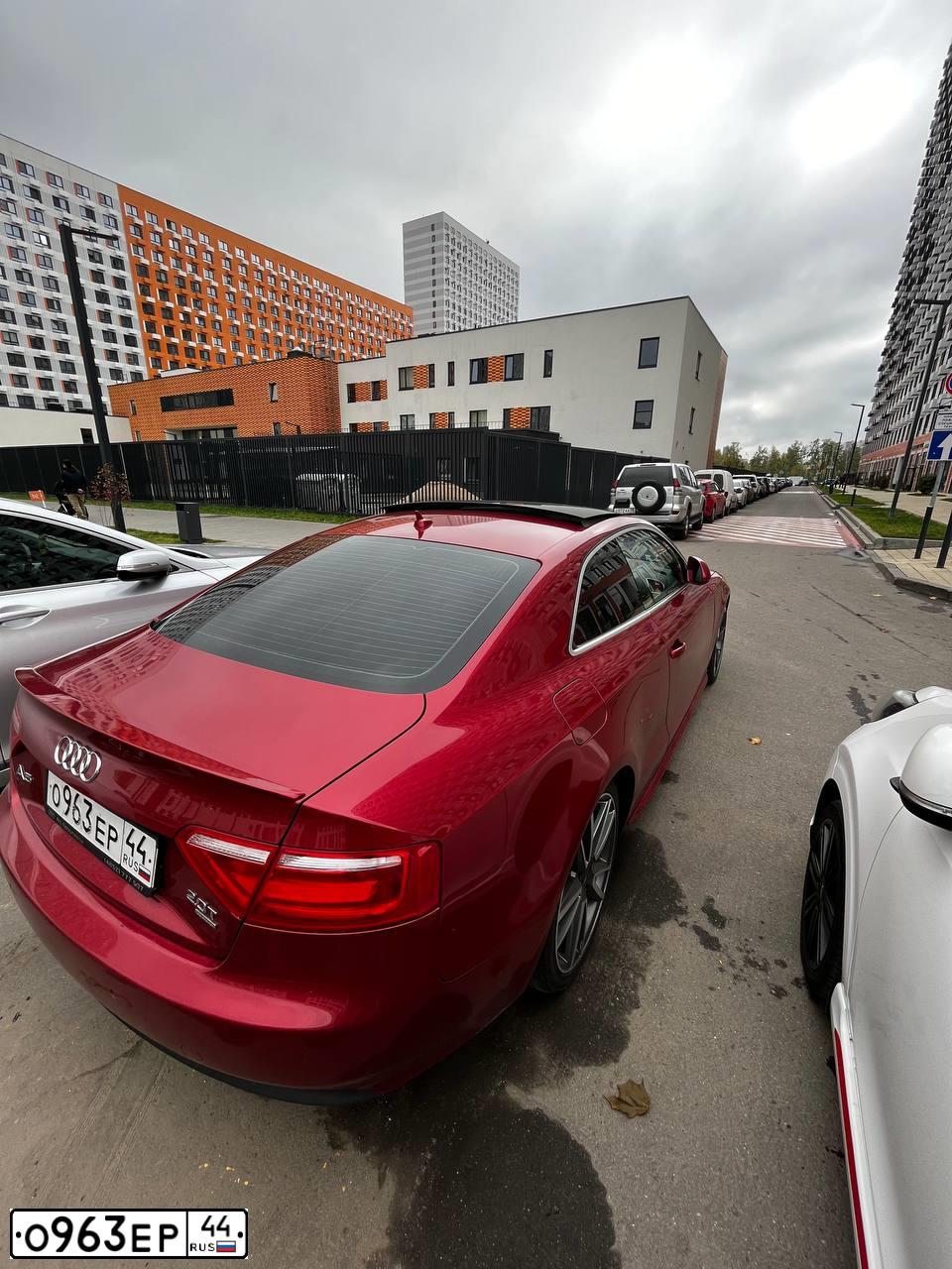Фото автомобиля AUDI A5, 2009 — госномер О963ЕР44. Цвет: ВИШНЕВЫЙ
