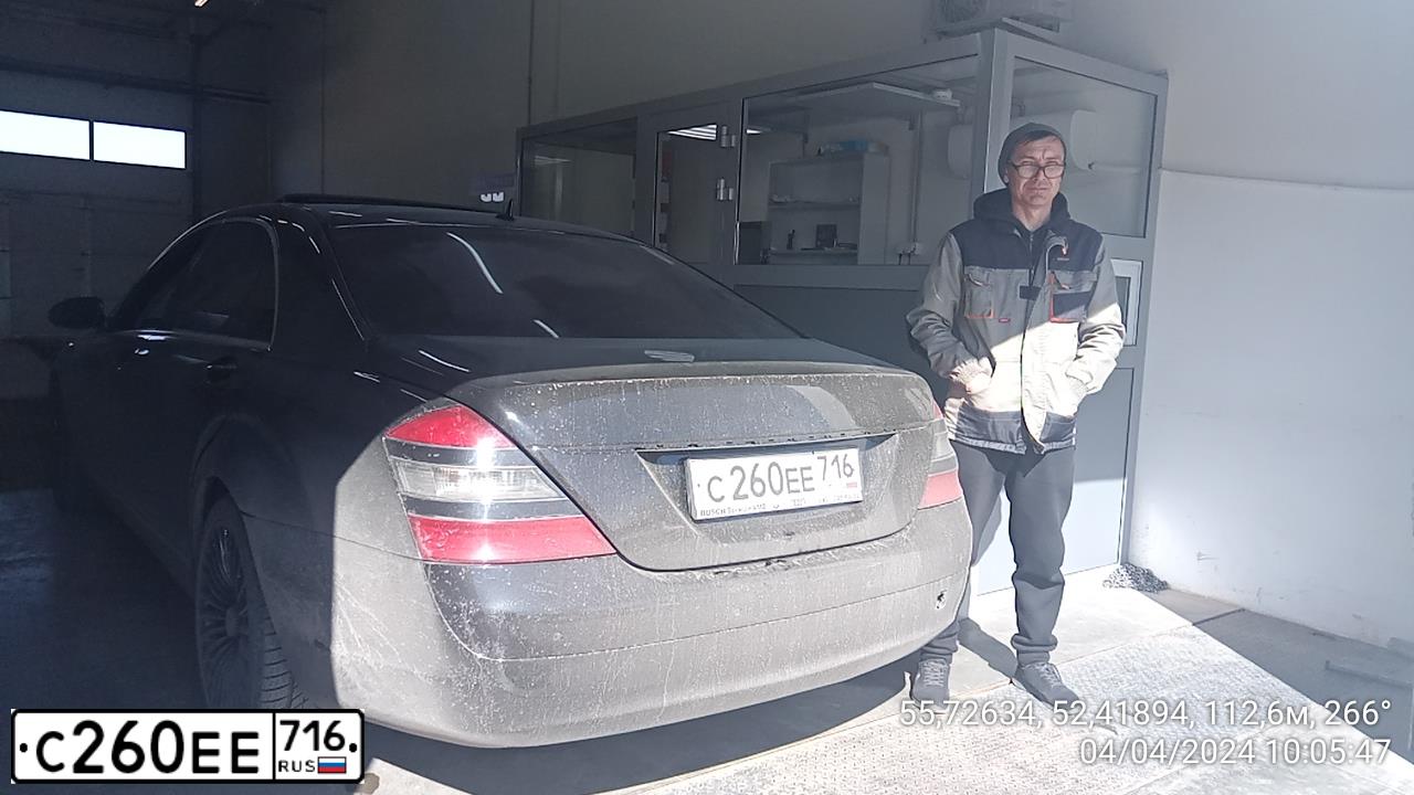 Фото автомобиля MERCEDES S-KLASSE, 2006 — госномер О010СО98. Цвет: ЧЕРНЫЙ
