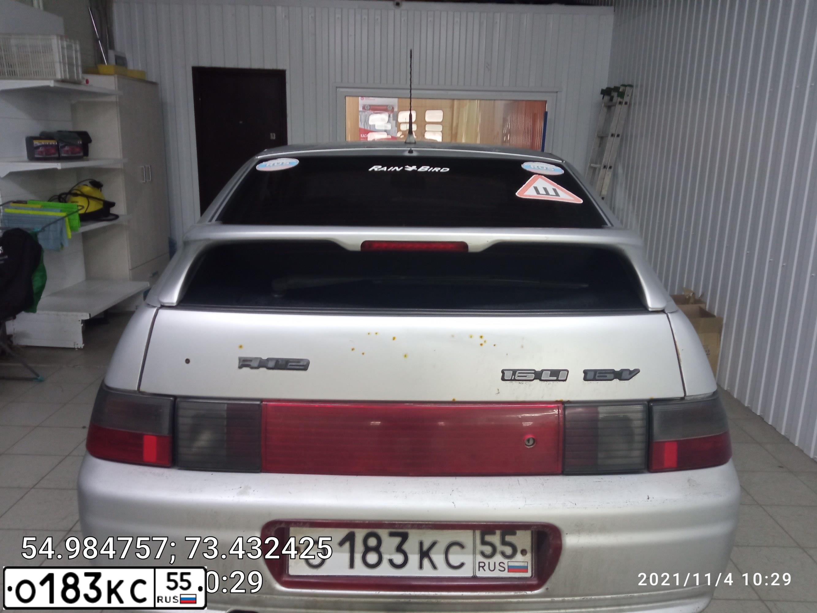 Фото автомобиля LADA 2112 LADA, 2002 — госномер О183КС55. Цвет: Серебристый