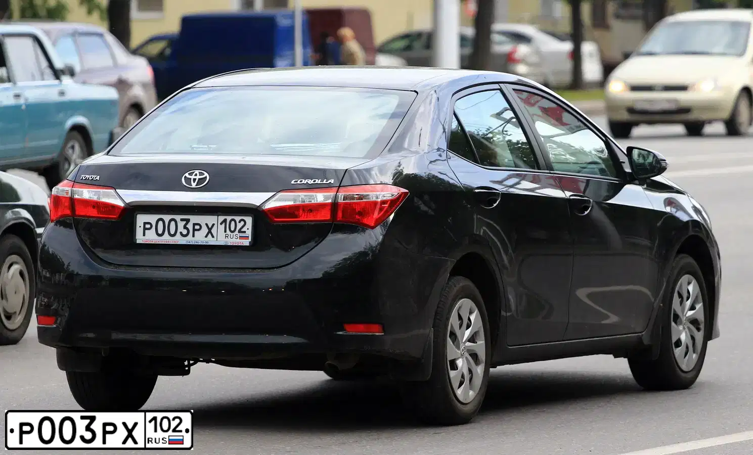 Фото автомобиля TOYOTA COROLLA, 2013 — госномер Р003РХ102. Цвет: ЧЕРНЫЙ