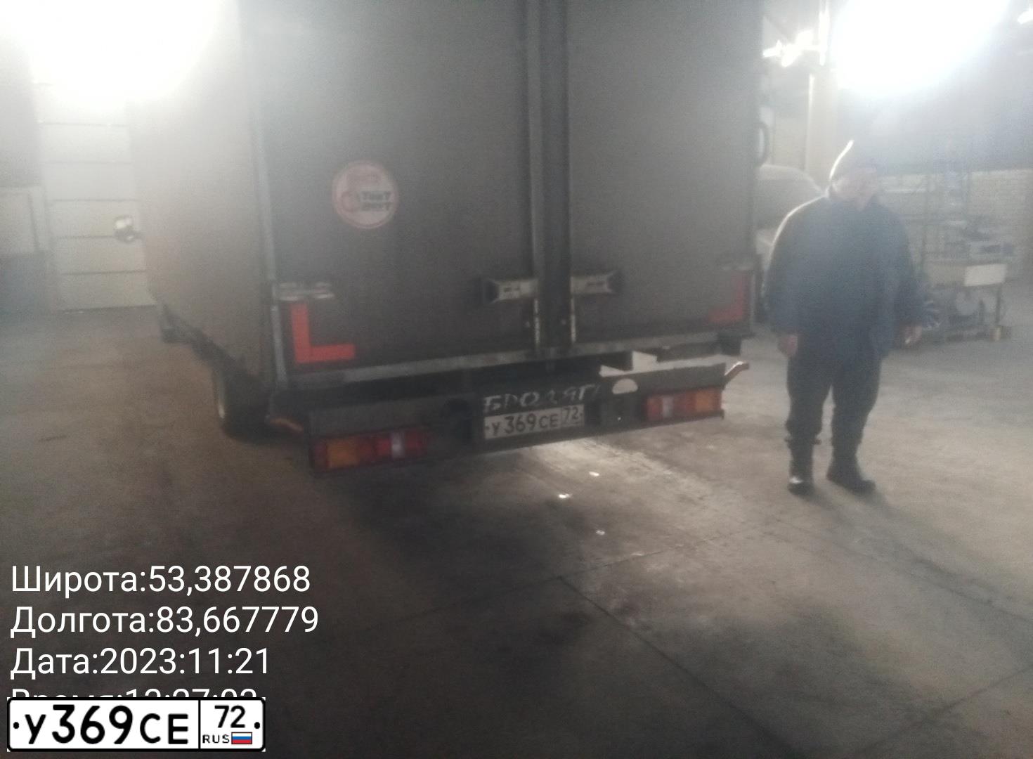 Фото автомобиля GAZ 3221, 2012 — госномер О925УС154. Цвет: ЧЕРНЫЙ
