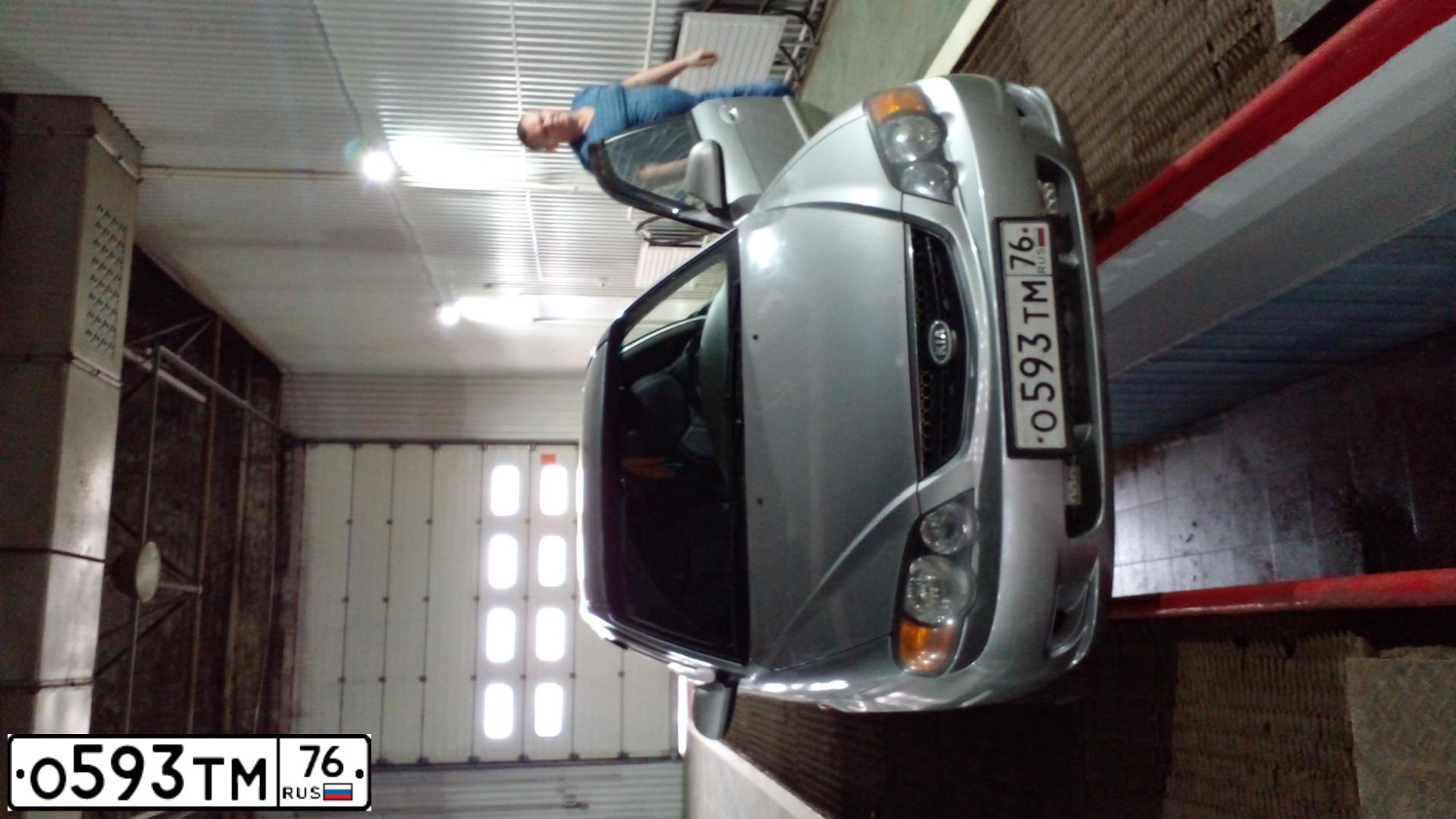 Фото автомобиля KIA SHUMA, 2003 — госномер О593ТМ76. Цвет: СВЕТЛО-СЕРЫЙ
