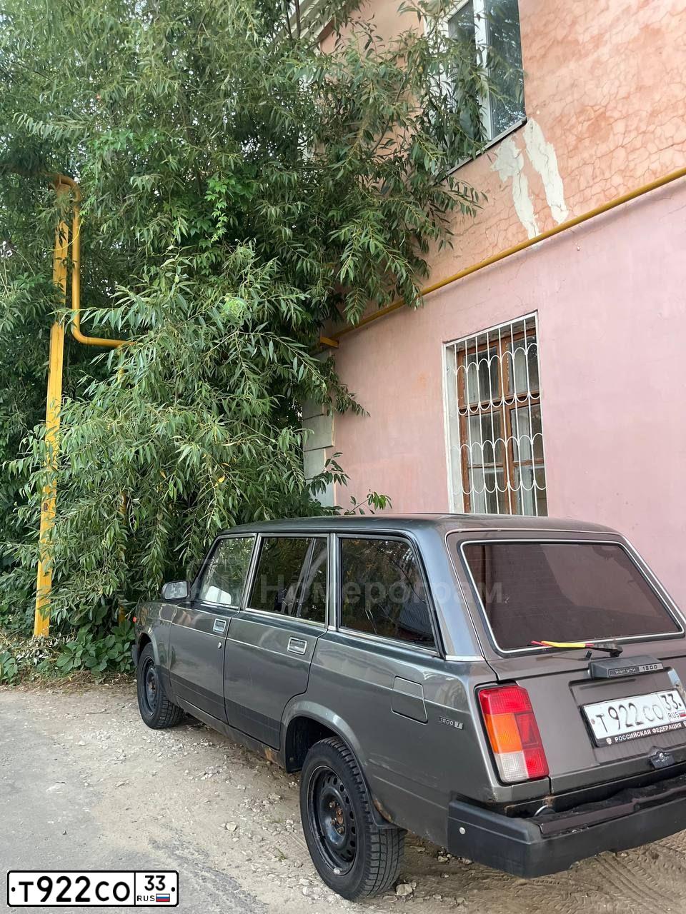 Фото автомобиля LADA 2104, 2006 — госномер Х847УО33. Цвет: СЕРЕБРИСТЫЙ