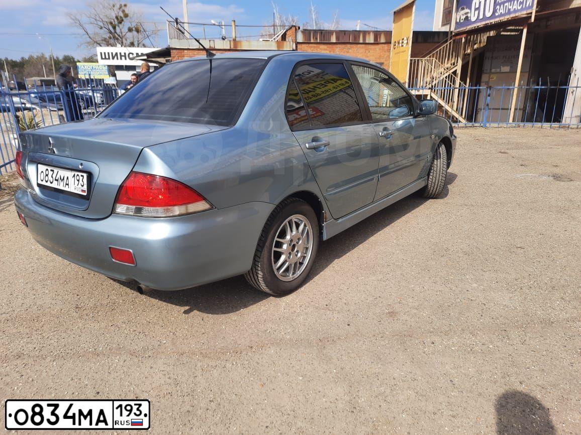 Фото автомобиля MITSUBISHI LANCER, 2005 — госномер У114НЕ30. Цвет: СВЕТЛО-СЕРО-ЗЕЛЕНЫЙ