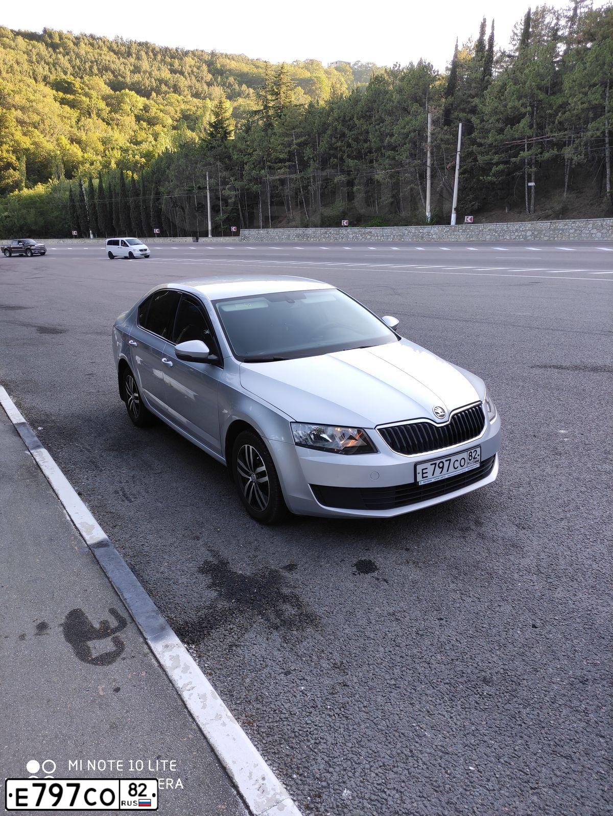 Фото автомобиля SKODA OCTAVIA, 2013 — госномер Е797СО82. Цвет: Серебристый