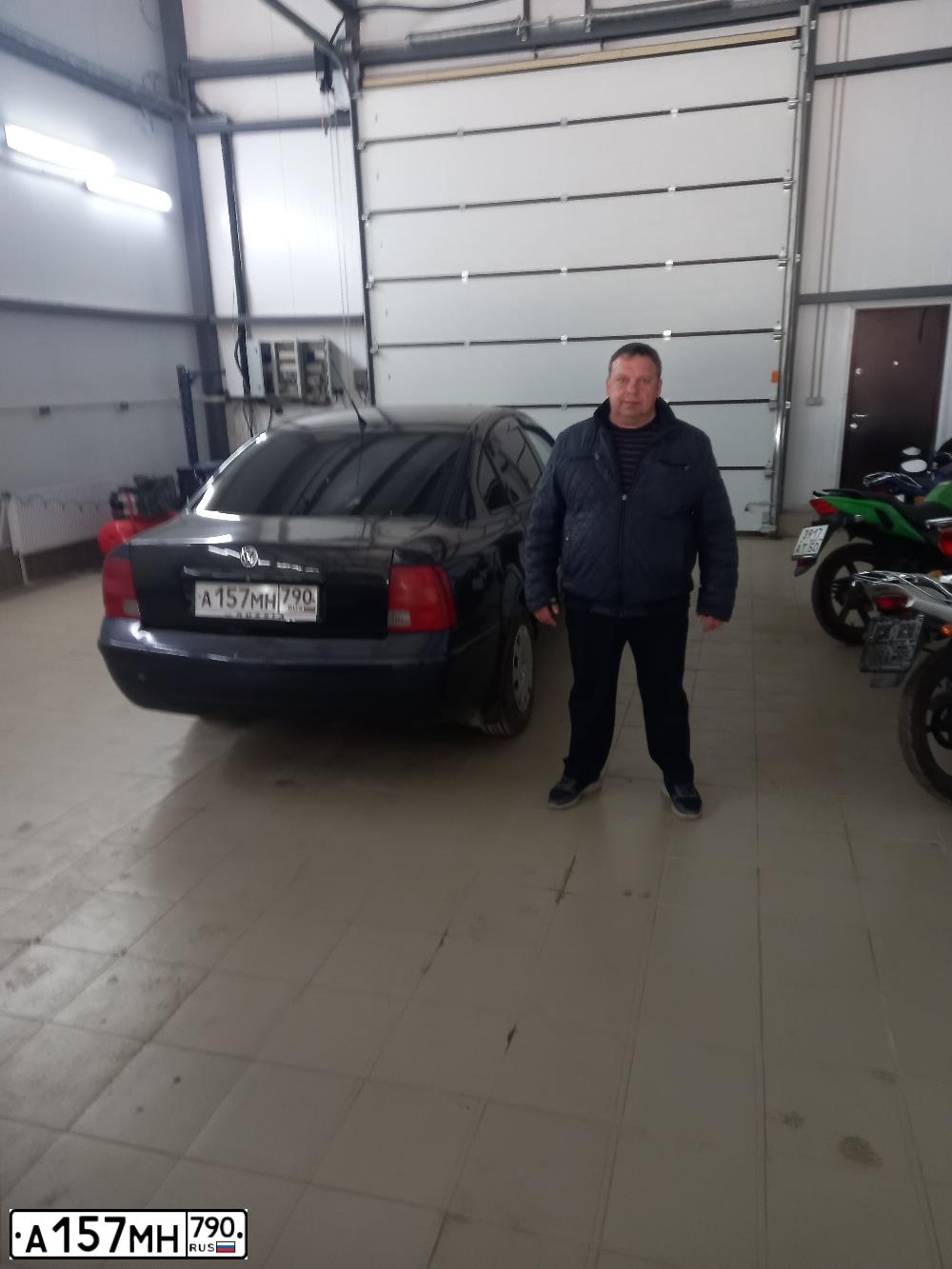Фото автомобиля VOLKSWAGEN PASSAT, 1999 — госномер О537ТМ750. Цвет: синий