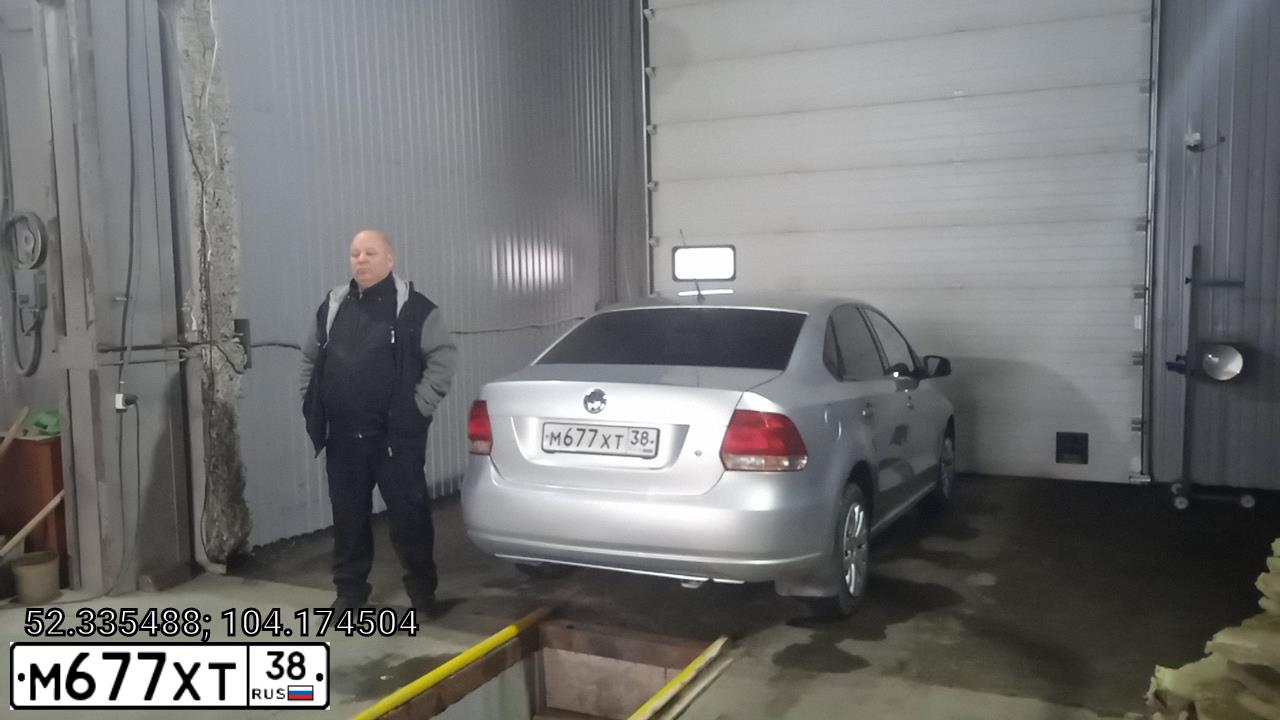 Фото автомобиля VOLKSWAGEN POLO, 2012 — госномер М677ХТ38. Цвет: СЕРЕБРИСТЫЙ