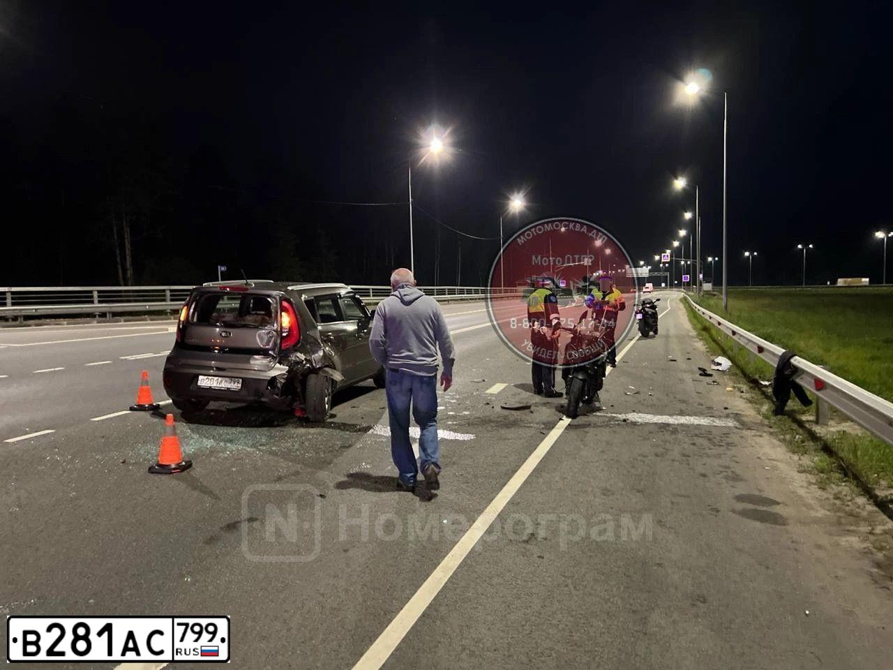 Фото автомобиля KIA SOUL, 2017 — госномер В281АС799. Цвет: ПЕРЛАМ-СЕРЕБРИСТ.