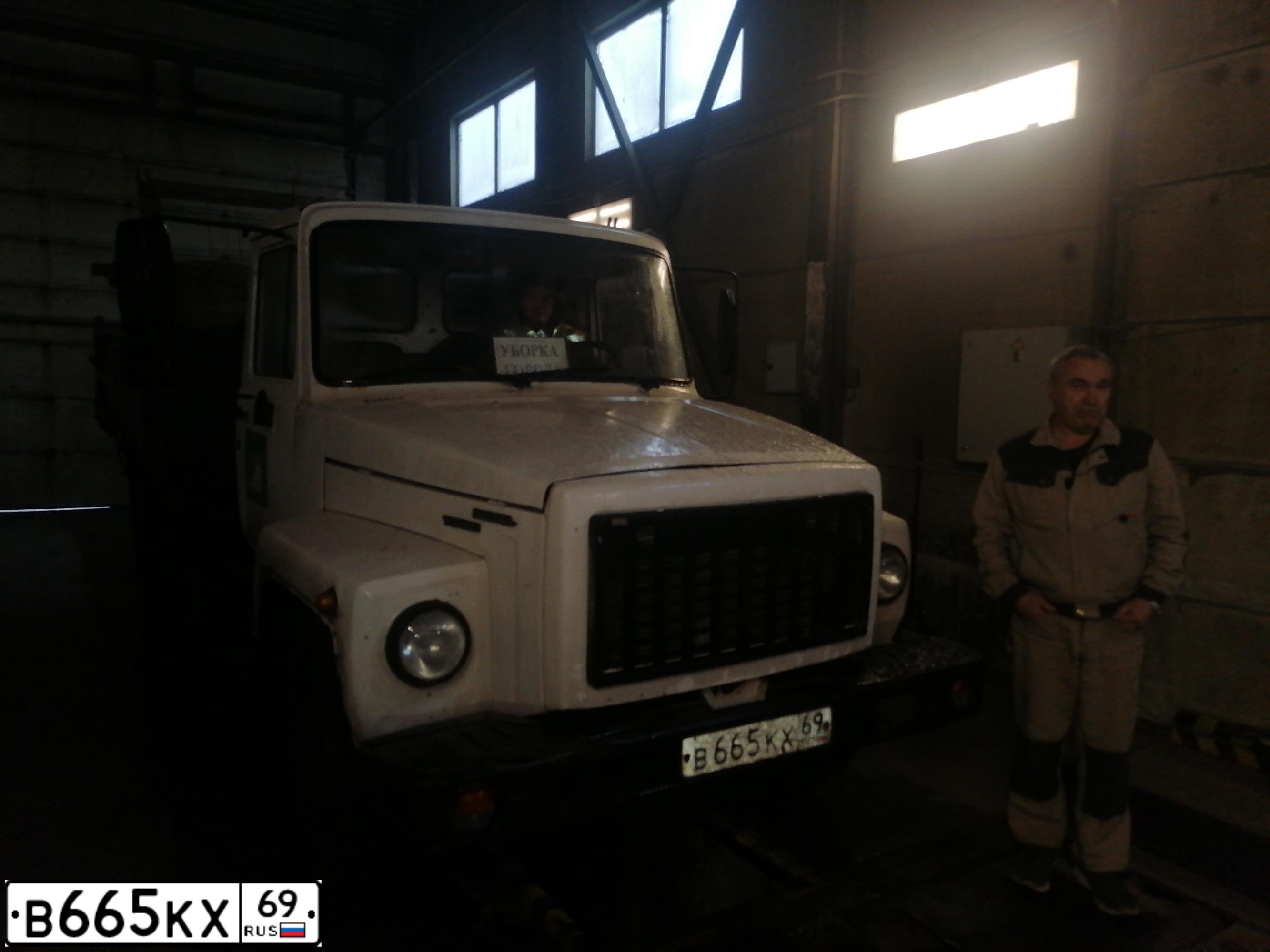 Фото автомобиля GAZ 3309, 2006 — госномер В665КХ69. Цвет: БЕЛЫЙ