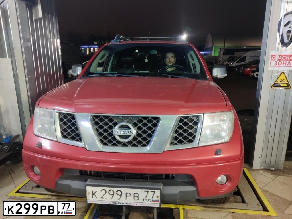 Фото автомобиля NISSAN NAVARA, 2008 — госномер У164АХ550. Цвет: ВИШНЕВЫЙ