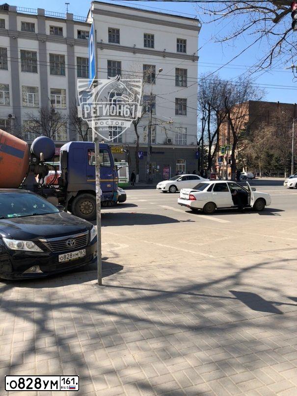 Фото автомобиля TOYOTA CAMRY, 2013 — госномер О828УМ161. Цвет: ЧЕРНЫЙ