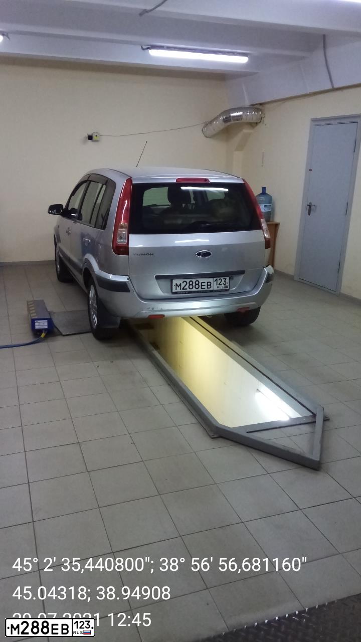 Фото автомобиля FORD FUSION, 2007 — госномер М288ЕВ123. Цвет: СЕРЕБРИСТЫЙ