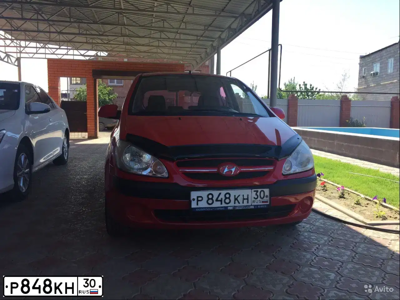Фото автомобиля HYUNDAI GETZ, 2007 — госномер Р848КН30. Цвет: Красный