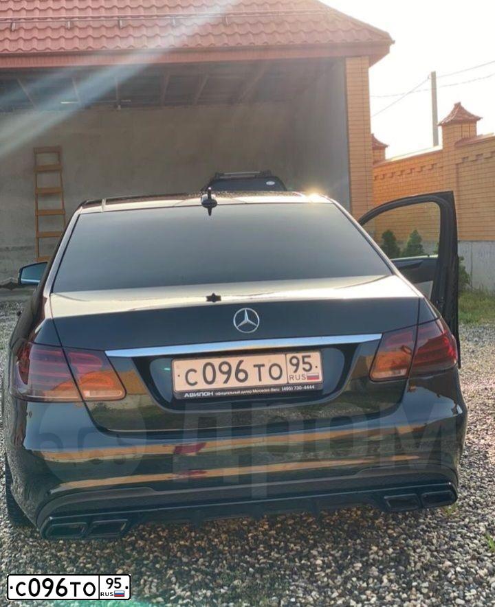 Фото автомобиля MERCEDES-BENZ E-CLASS, 2010 — госномер К212УР95. Цвет: ЧЕРНЫЙ