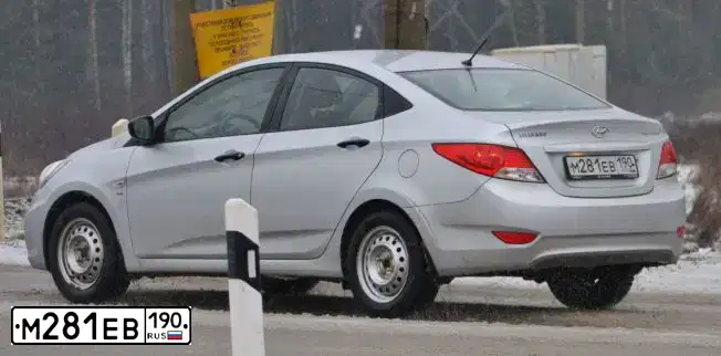 Фото автомобиля HYUNDAI SOLARIS, 2013 — госномер М281ЕВ190. Цвет: СЕРЫЙ СВЕТЛЫЙ