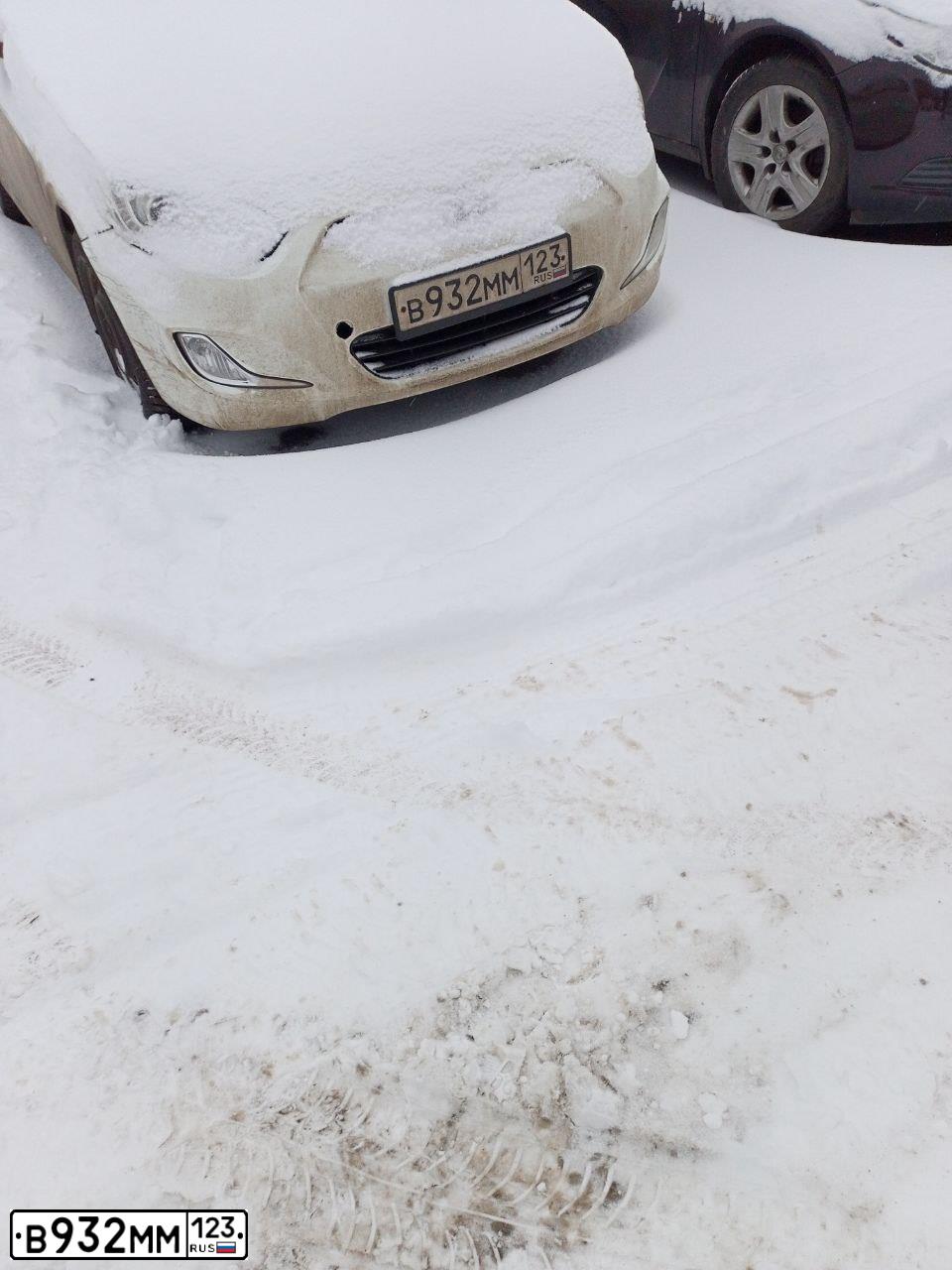 Фото автомобиля HYUNDAI SOLARIS, 2013 — госномер В932ММ123. Цвет: БЕЛЫЙ