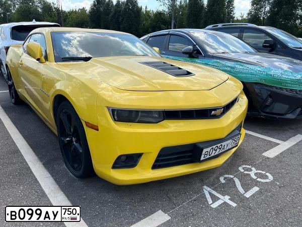 Фото автомобиля CHEVROLET CAMARO, 2014 — госномер В099АУ750. Цвет: ЯРКО-ЖЕЛТЫЙ