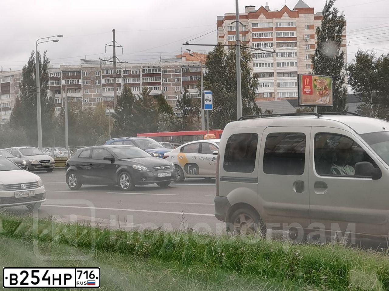 Фото автомобиля RENAULT KAPTUR, 2019 — госномер В254НР716. Цвет: Белый черный 
