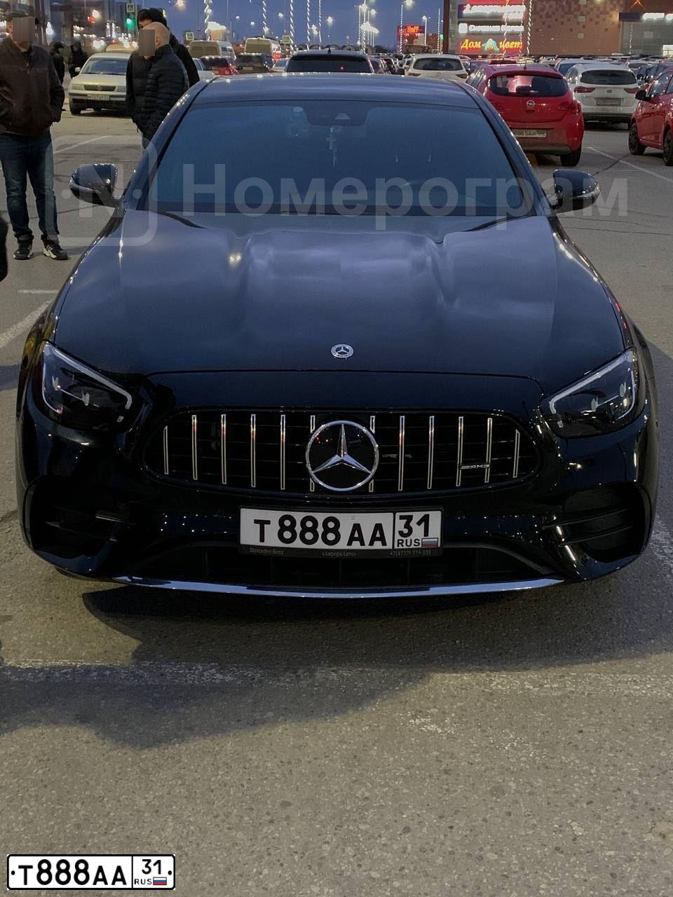 Фото автомобиля TOYOTA LANDCRUISER 200, 2012 — госномер Т888АА31. Цвет: Белый