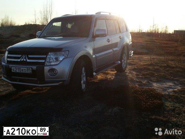 Фото автомобиля MITSUBISHI PAJERO, 2011 — госномер А210КО89. Цвет: Серебристый