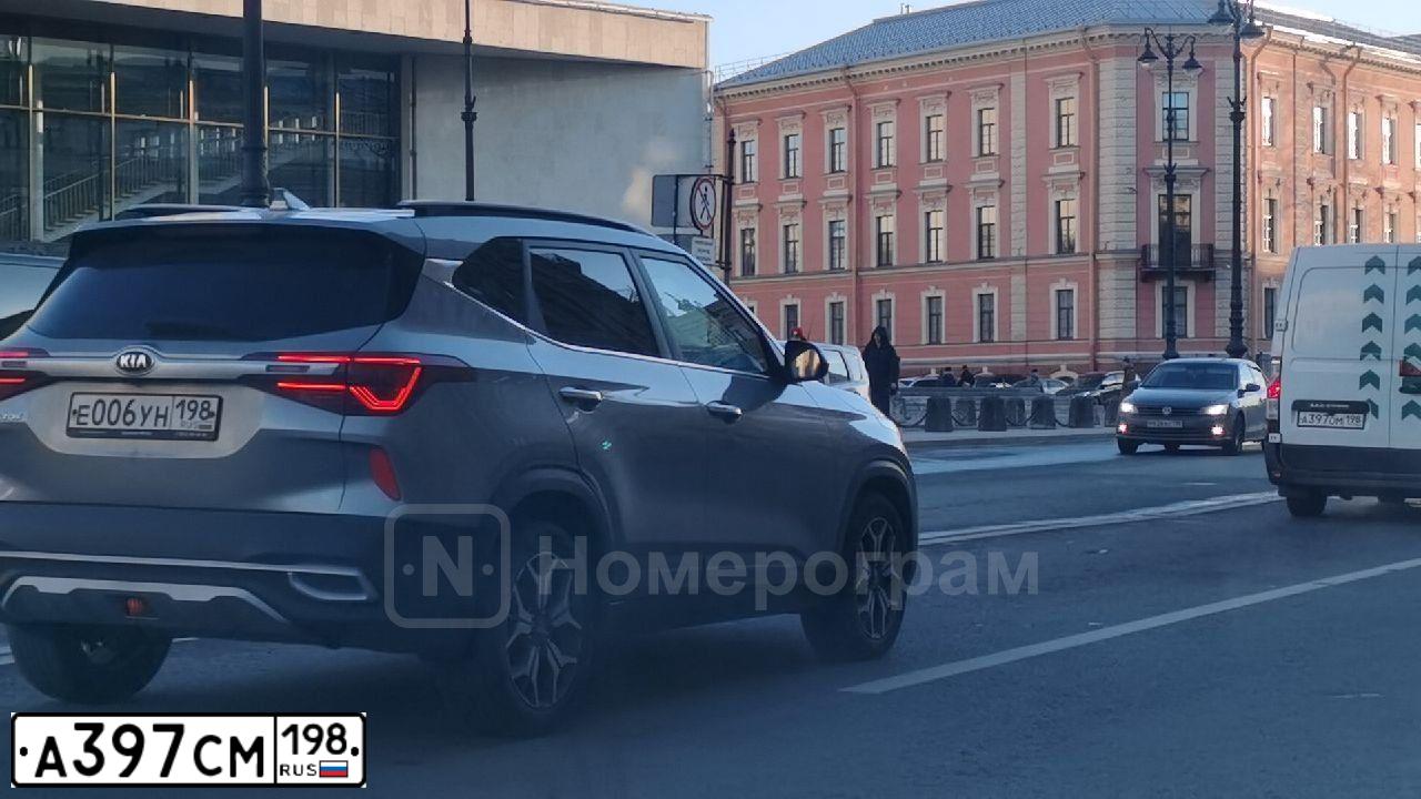 Фото автомобиля LANDROVER RANGE ROVER, 2016 — госномер С007СА98. Цвет: Белый