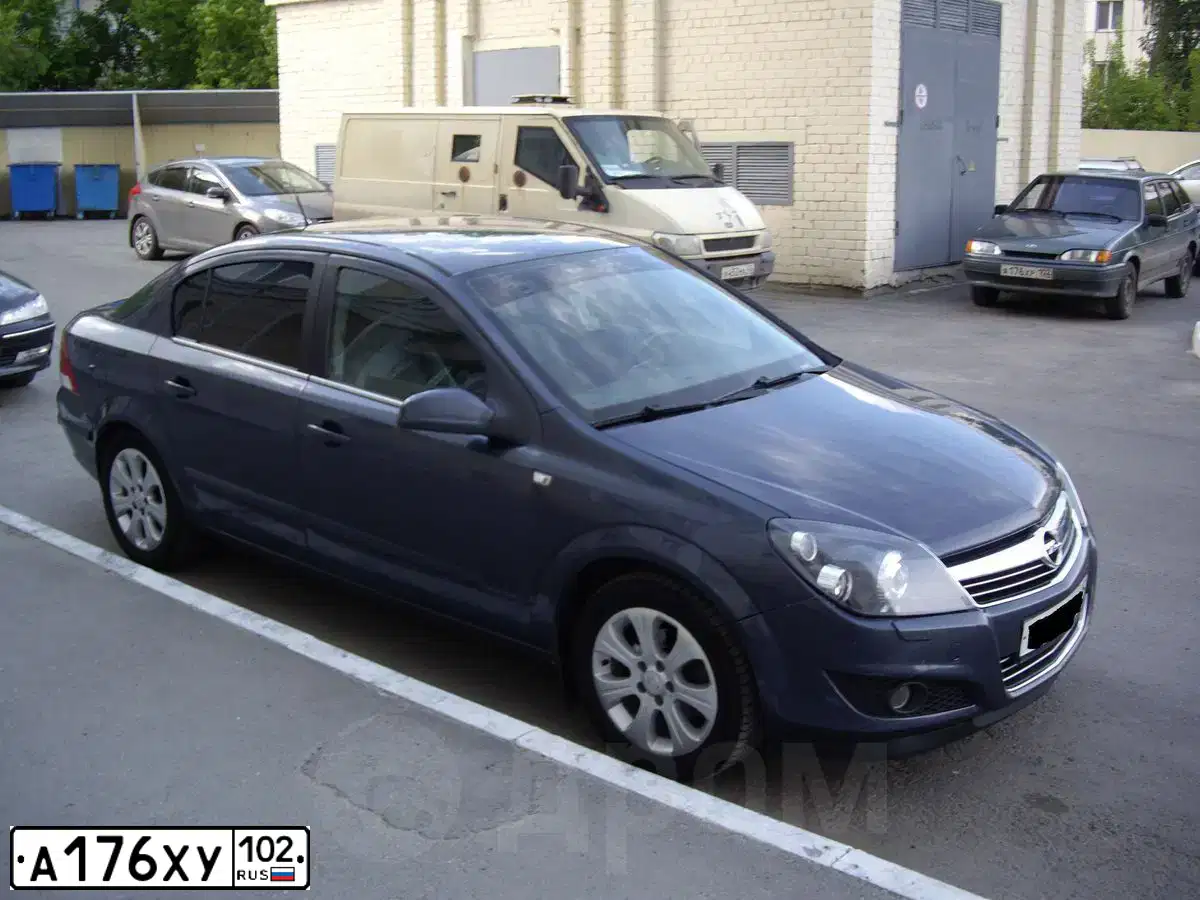 Фото автомобиля RENAULT LOGAN, 2007 — госномер А176ХУ102. Цвет: СИНИЙ МЕТАЛЛИК