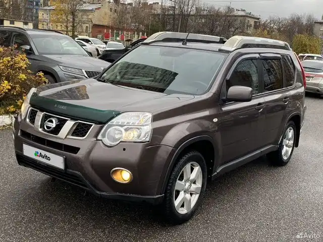 Фото автомобиля NISSAN X-TRAIL, 2007 — госномер А852ОУ60. Цвет: СЕРО-СИРЕНЕВЫЙ