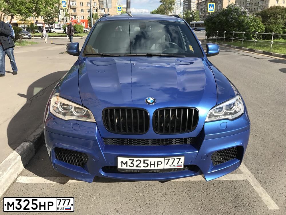 Фото автомобиля BMW X5, 2013 — госномер С869ВА180. Цвет: синий