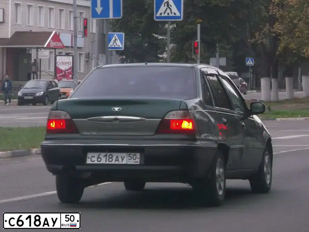 Фото автомобиля DAEWOO NEXIA, 1998 — госномер С618АУ50. Цвет: ЗЕЛЕНЫЙ